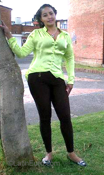 Date this nice looking Colombia girl Betty from Bogota CO10801