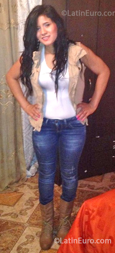 Date this attractive Colombia girl Yury from Medellin CO13095