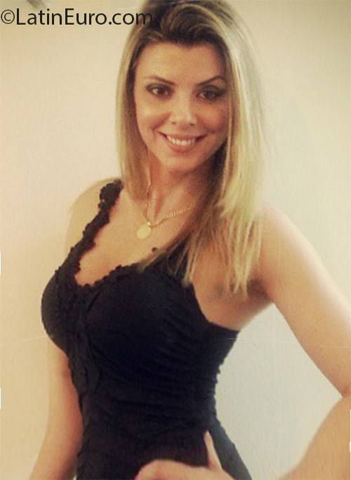 Date this happy Brazil girl Alexandra from Manaus BR8083