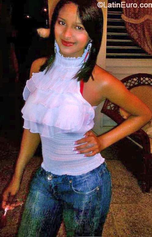 Date this athletic Dominican Republic girl Geni from Santo Domingo DO18153