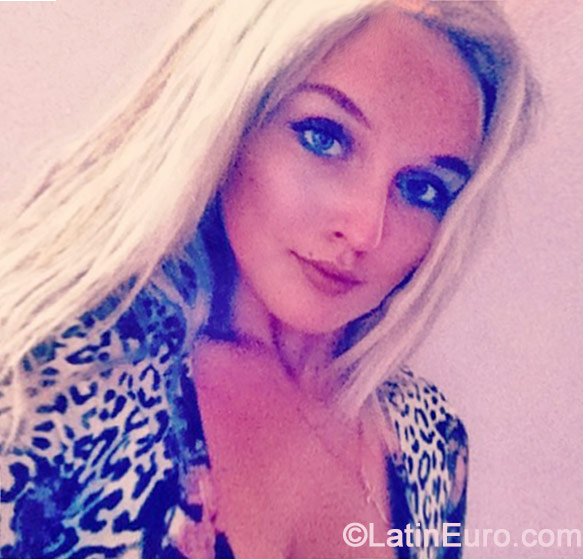 Date this attractive United Kingdom girl Inna from London GB757