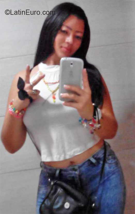Date this athletic Colombia girl Yurany from Cali CO16714