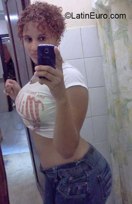 Date this tall Dominican Republic girl Shalez from Santo Domingo DO21221
