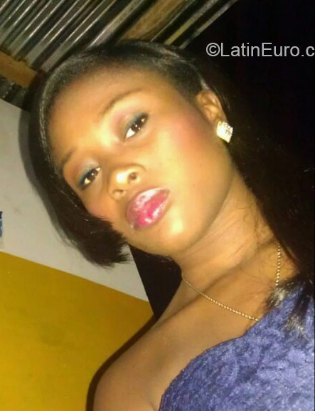 Date this pretty Dominican Republic girl Melania from Santo Domingo DO21482