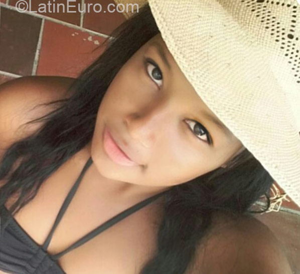 Date this pretty Colombia girl Katherin from Cali CO17423