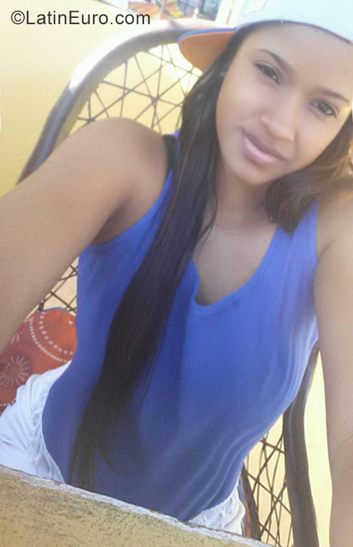 Date this nice looking Dominican Republic girl Gabriela from Santiago DO28887