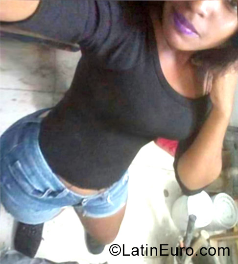 Date this young Dominican Republic girl Mariel from Santo Domingo DO29167