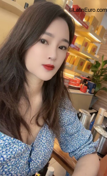 Date this pretty Hong Kong girl Chensandi from Hongkong. HK25