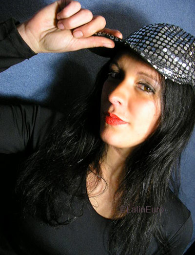 Date this nice looking Brazil girl Luciana from PORTO ALEGRE B4247