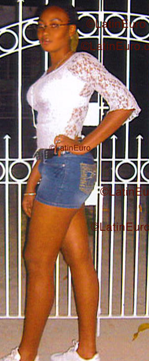 Date this foxy Jamaica girl Alicia from Kingston N-112