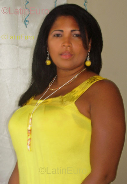Date this pretty Dominican Republic girl Jhureily from Barahona N-242