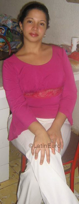 Date this voluptuous Panama girl Yariela from  N1461