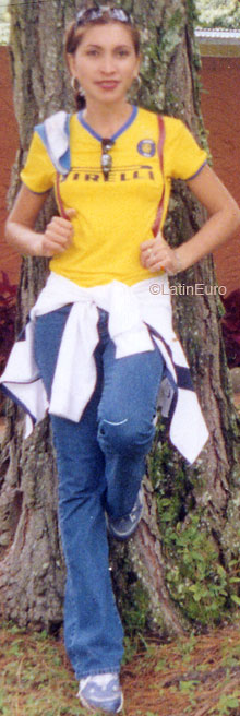 Date this charming Panama girl Yaretza from  N2400