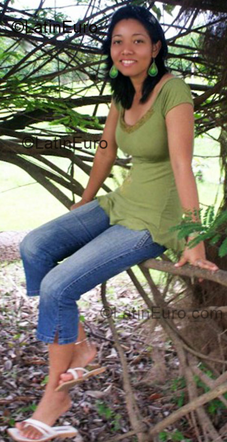Date this fun Peru girl Luz victoria from Iquitos PE236