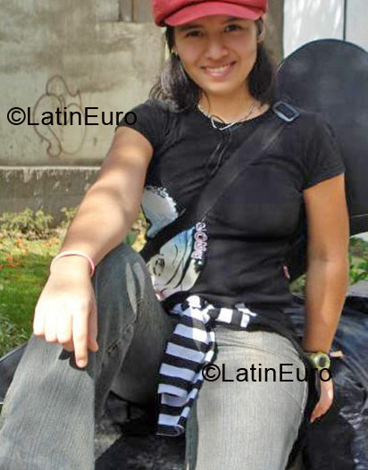 Date this happy Peru girl Evelyn from Lima PE309