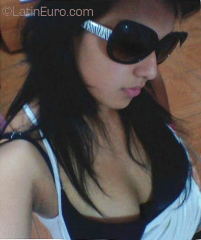 Date this foxy Ecuador girl Angela Daniela from Quito EC24