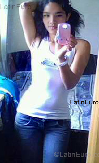 Date this pretty Peru girl Jecenia from Lima PE325