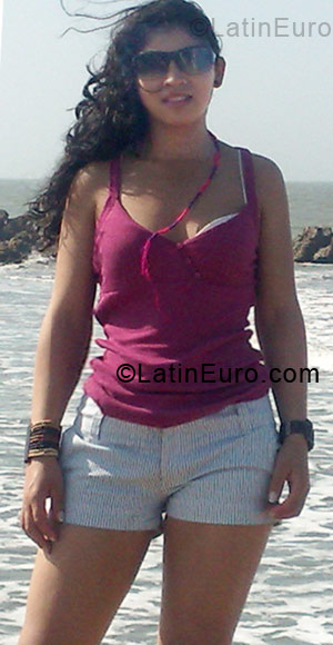 Date this pretty Ecuador girl Maria from quito CO5123