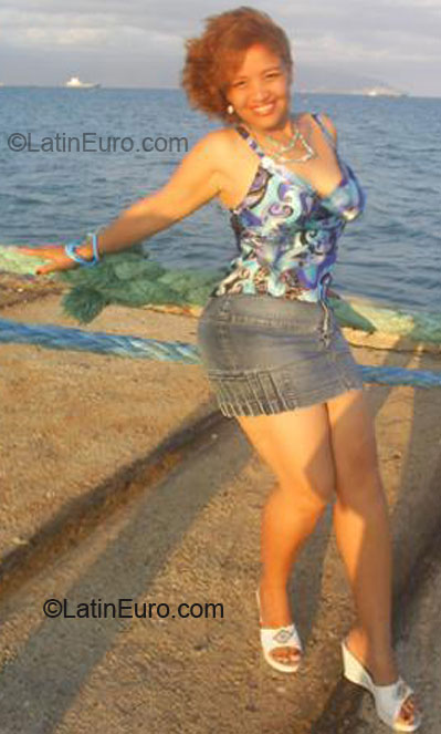 Date this sensual Dominican Republic girl Yosana from Barahona DO5355