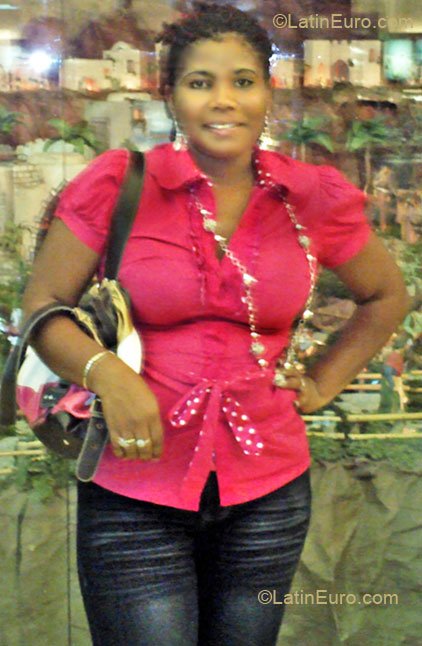 Date this voluptuous Panama girl Lineth from Colon PA60