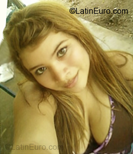 Date this hot Panama girl Adis from David PA105