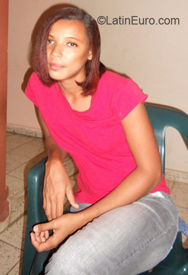 Date this passionate Dominican Republic girl Anais sanchez from Barahona DO6747