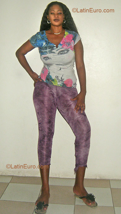 Date this foxy Jamaica girl Latoya from Kingston JM301