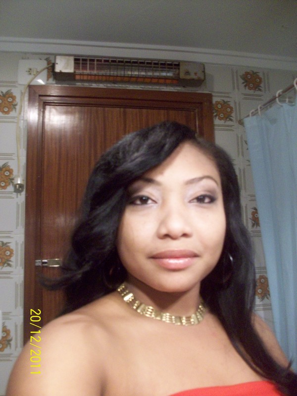 Date this happy Spain girl Lucytania from Valencia ES183