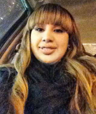 Date this foxy United States girl Mari from Chicago US10472