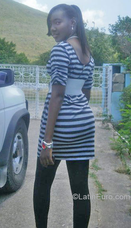 Date this voluptuous Jamaica girl Tiffyan from Kingston JM314