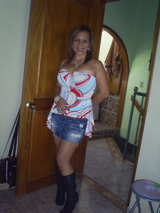 Date this tall United States girl ANACELFER from Medellin US11790