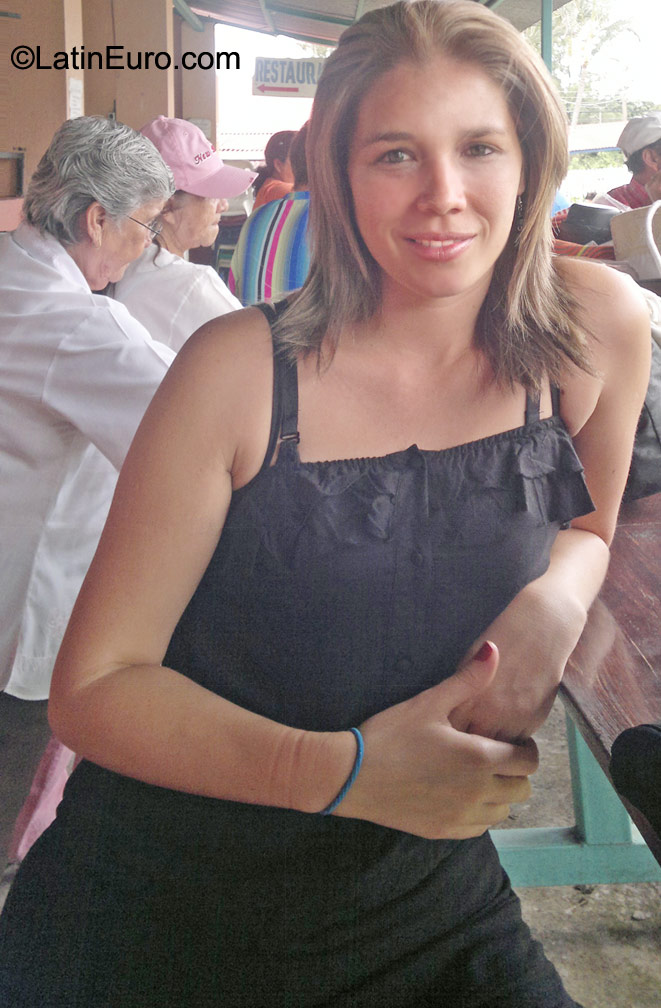 Date this beautiful Costa Rica girl Gloriana from San Jose CR139