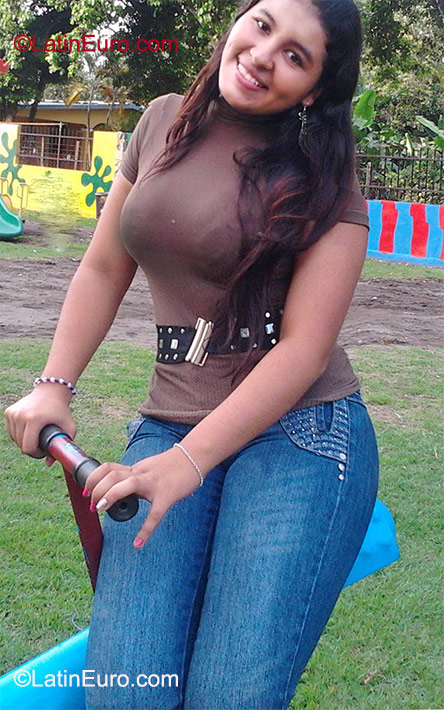 Date this sultry Panama girl Yeraldine from Panama PA201