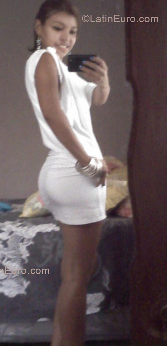 Date this pretty Honduras girl Winora from La Ceiba HN1144
