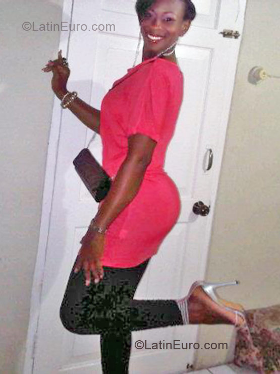 Date this gorgeous Jamaica girl Cookiencreme from Ocho Rios JM407