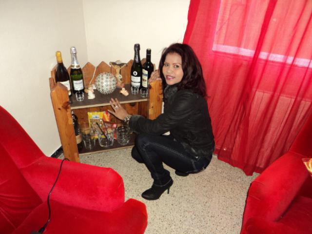 Date this passionate Spain girl Yannette from Sevilla ES221