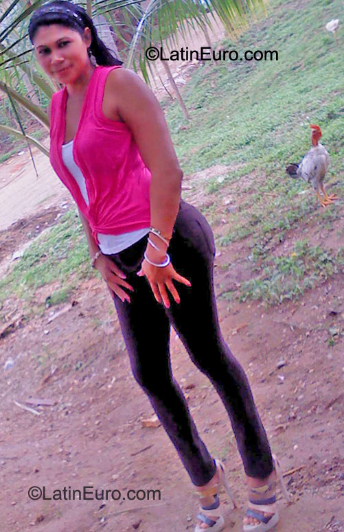 Date this sultry Honduras girl Julissa Dunia from Trujillo HN569