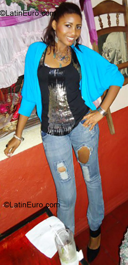 Date this foxy Costa Rica girl Manyara from San Jose CR239