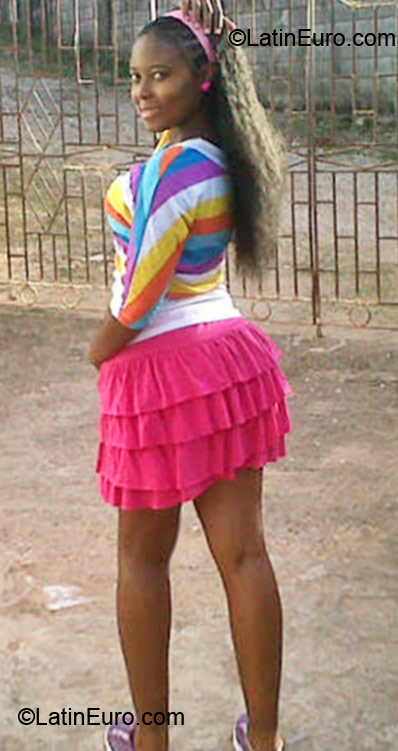 Date this nice looking Jamaica girl April from May Pen JM511