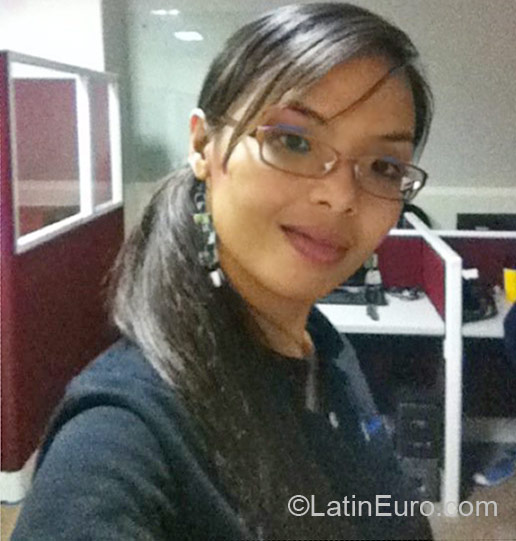 Date this funny Philippines girl Iris from Manila PH457