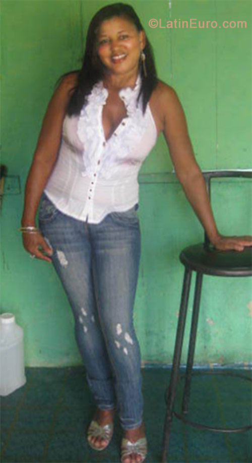 Date this stunning Dominican Republic girl Belquis from San Francisco De Macoris DO11775