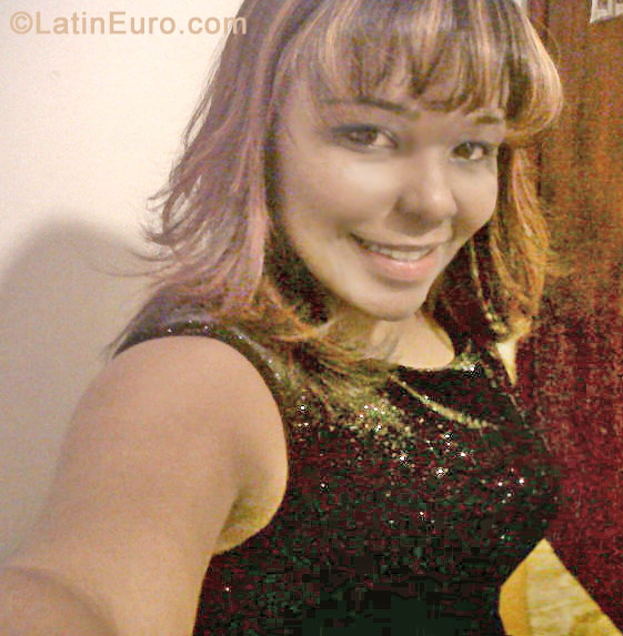 Date this sensual Dominican Republic girl Swarosky from Punta Cana DO11297