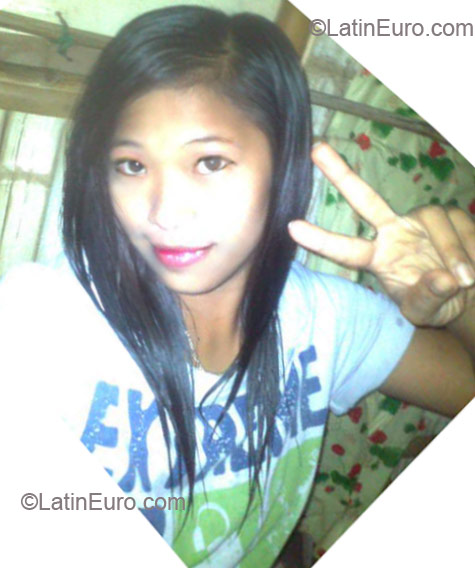 Date this georgeous Philippines girl Decerie from binalonan PH485
