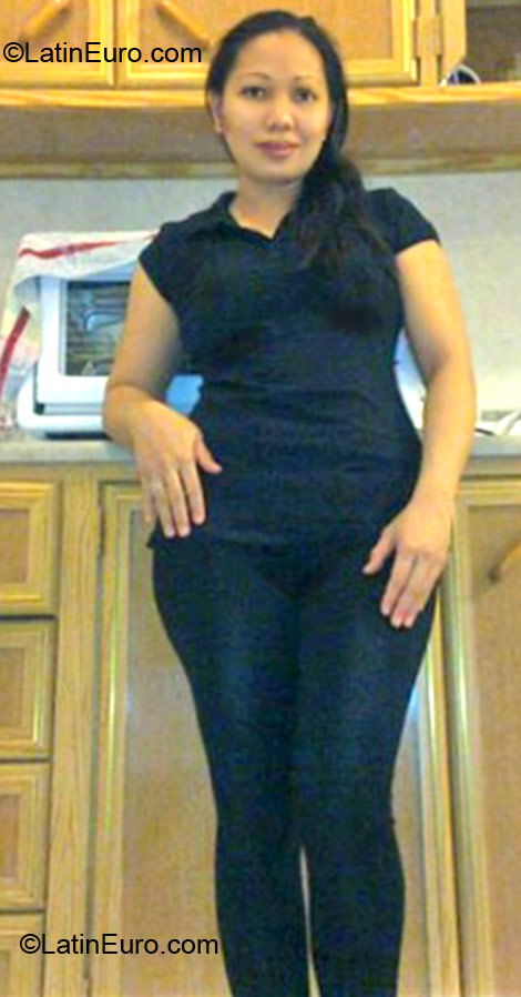 Date this tall Philippines girl Alelie from Manila PH496