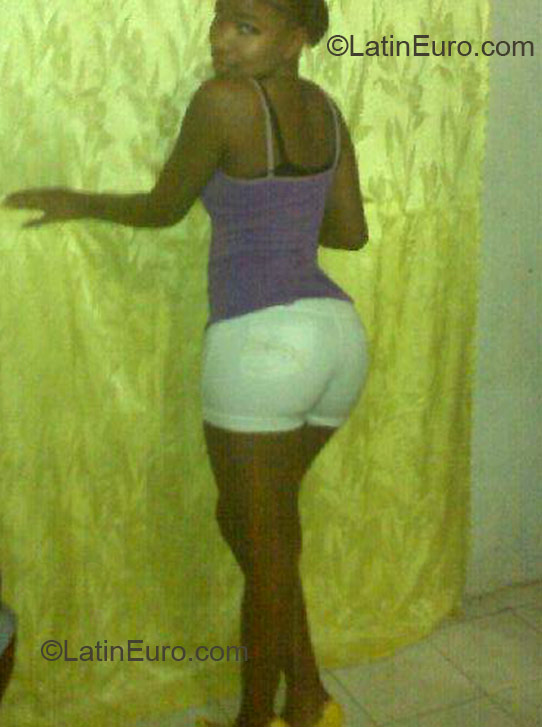Date this voluptuous Jamaica girl Rushelle from Kingston JM2495