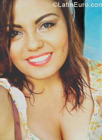 Date this hard body Mexico girl CYNDI19 from Valles MX746