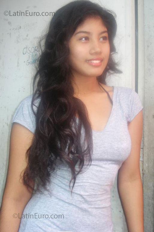 Date this fun Philippines girl Sairene from Bulacan PH537