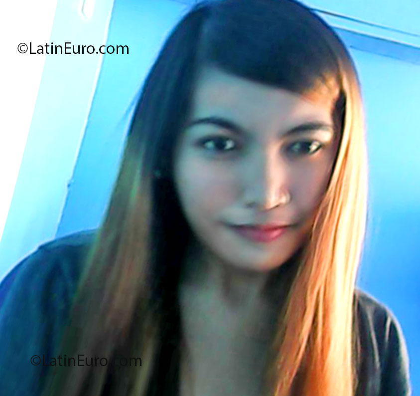 Date this happy Philippines girl Rhona from Pampanga PH545