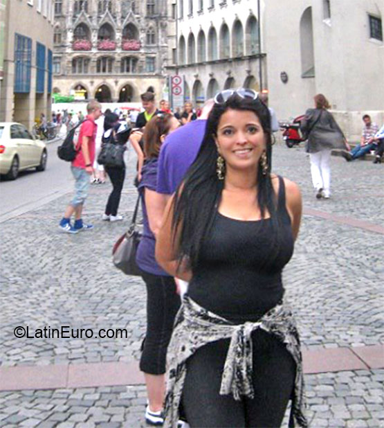 Date this charming Brazil girl Susana from Brasilia BR7569