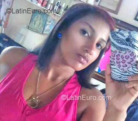 Date this hard body Dominican Republic girl YESSY from San Francisco De Macoris DO15103